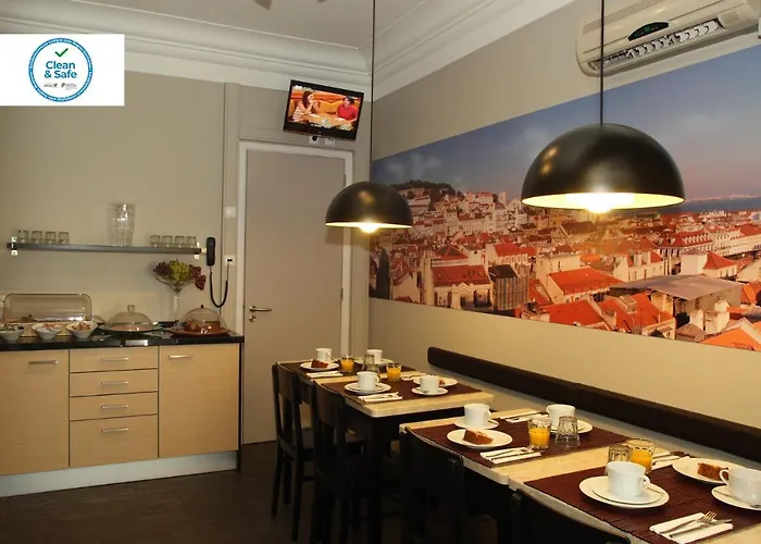 לינה וארוחת בוקר Castilho House 4*